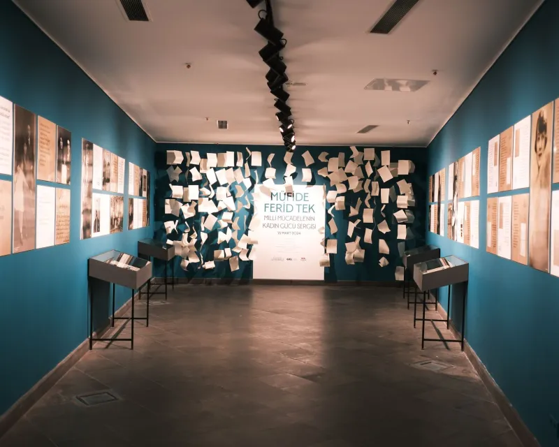 Fifty Shades of Cerulean: What the Gallery World's Blue Obsession Reveals About Contemporary Curating